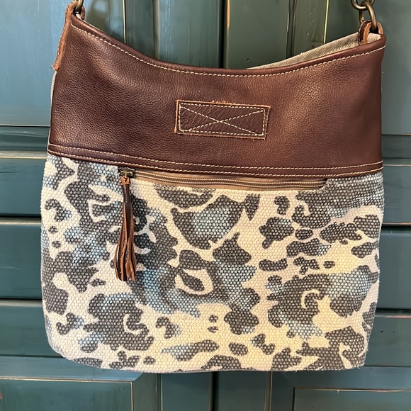 COPY - Myra Bag Iconic Tote Bag - Picture 2 of 8